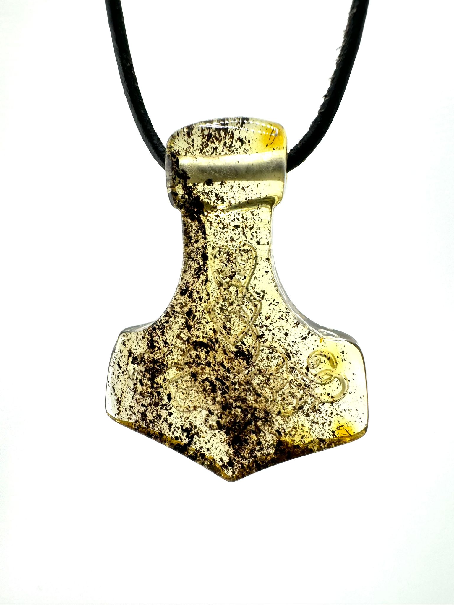 Bernstein-Mjönir mit Ornamentik