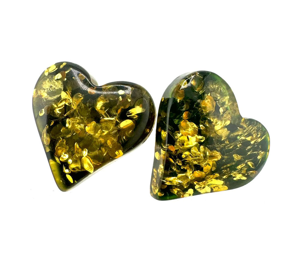 Herz Ohrstecker aus grünen Bernstein